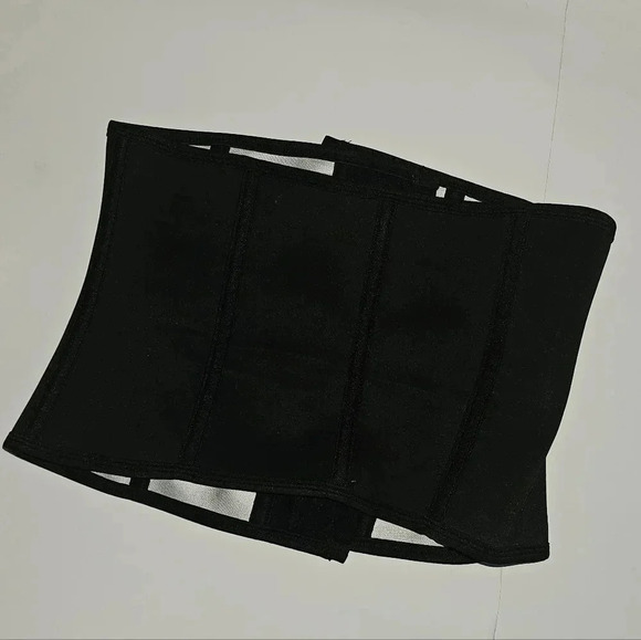 Black Corset - Picture 5 of 6